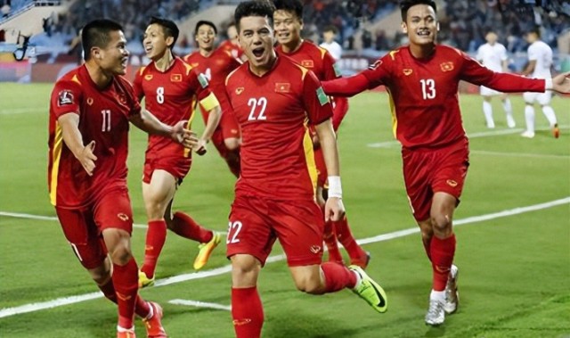 体育平台-成都蓉城首次从海牛队引援，俱乐部就捡到宝，能力获赞比卡隆强|深圳新鹏城|席尔瓦|中超|青岛海牛|周定洋_新浪新闻